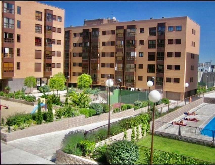 Deyanira Suite, Aeropuerto, Ifema Madrid Luaran gambar